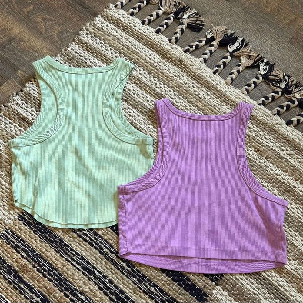 ☾ AE cropped tank top bundle - Picture 3 of 5